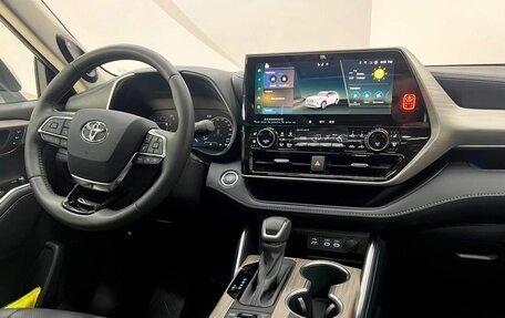 Toyota Highlander, 2024 год, 6 050 000 рублей, 14 фотография