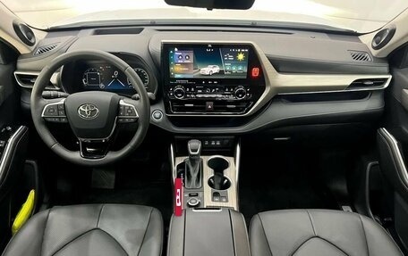 Toyota Highlander, 2024 год, 6 050 000 рублей, 9 фотография
