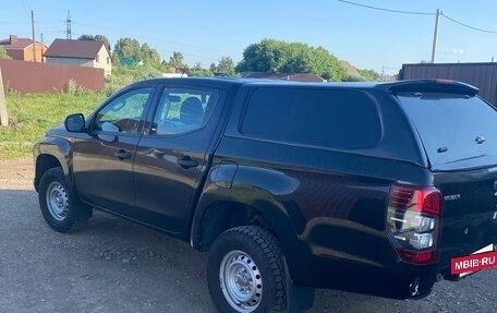 Mitsubishi L200 IV рестайлинг, 2019 год, 1 600 000 рублей, 8 фотография