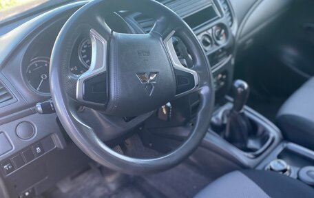 Mitsubishi L200 IV рестайлинг, 2019 год, 1 600 000 рублей, 25 фотография