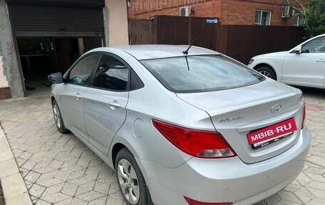 Hyundai Solaris II рестайлинг, 2015 год, 860 000 рублей, 2 фотография