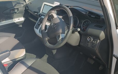 Toyota Wish II, 2011 год, 1 560 000 рублей, 33 фотография