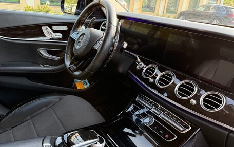 Mercedes-Benz E-Класс, 2016 год, 2 950 000 рублей, 19 фотография