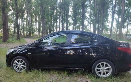 Hyundai Solaris II рестайлинг, 2015 год, 1 050 000 рублей, 4 фотография