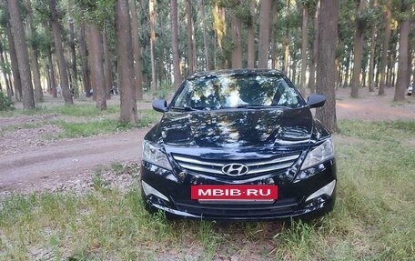 Hyundai Solaris II рестайлинг, 2015 год, 1 050 000 рублей, 3 фотография