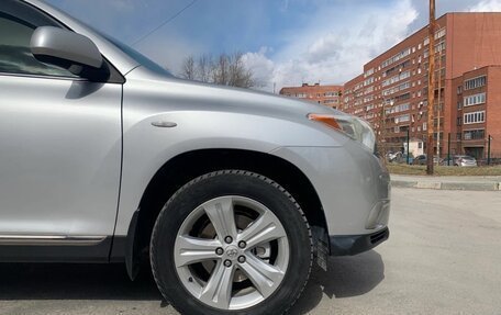 Toyota Highlander III, 2011 год, 1 980 000 рублей, 3 фотография