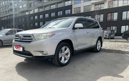 Toyota Highlander III, 2011 год, 1 980 000 рублей, 4 фотография
