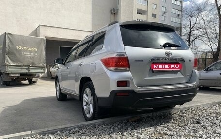 Toyota Highlander III, 2011 год, 1 980 000 рублей, 6 фотография