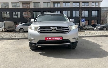 Toyota Highlander III, 2011 год, 1 980 000 рублей, 2 фотография