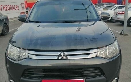 Mitsubishi Outlander III рестайлинг 3, 2014 год, 1 590 000 рублей, 3 фотография