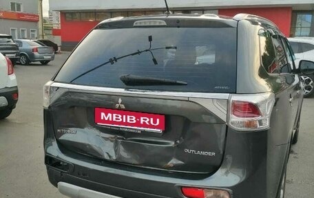 Mitsubishi Outlander III рестайлинг 3, 2014 год, 1 590 000 рублей, 5 фотография