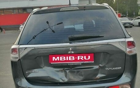 Mitsubishi Outlander III рестайлинг 3, 2014 год, 1 590 000 рублей, 6 фотография