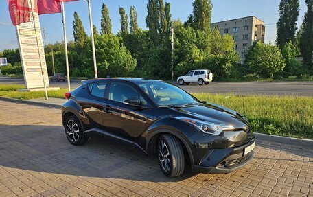 Toyota C-HR I рестайлинг, 2018 год, 2 100 000 рублей, 2 фотография
