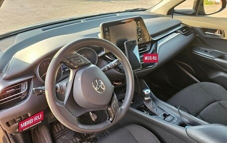 Toyota C-HR I рестайлинг, 2018 год, 2 100 000 рублей, 8 фотография