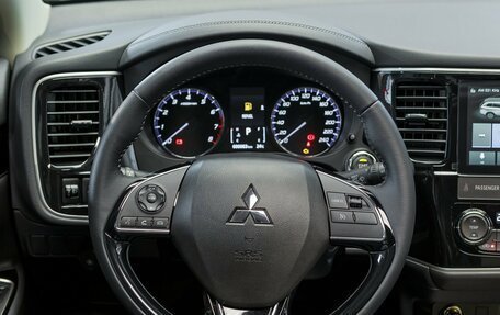 Mitsubishi Outlander III рестайлинг 3, 2022 год, 3 490 000 рублей, 17 фотография