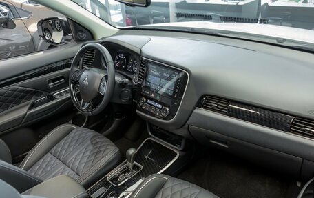 Mitsubishi Outlander III рестайлинг 3, 2022 год, 3 490 000 рублей, 22 фотография
