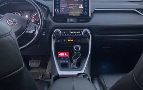 Toyota RAV4, 2020 год, 2 730 000 рублей, 9 фотография