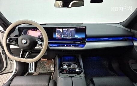 BMW 5 серия, 2024 год, 8 800 000 рублей, 6 фотография