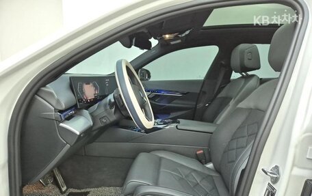 BMW 5 серия, 2024 год, 8 800 000 рублей, 10 фотография