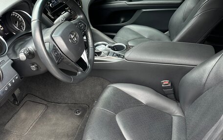 Toyota Camry, 2021 год, 3 750 000 рублей, 10 фотография