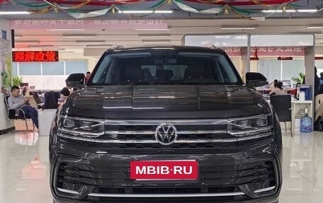 Volkswagen Teramont I, 2022 год, 3 100 000 рублей, 2 фотография