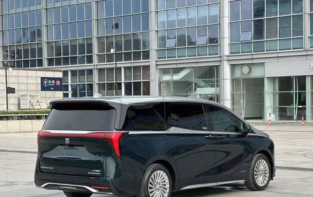 Buick GL8, 2023 год, 6 161 334 рублей, 2 фотография