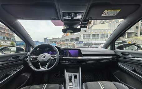 Volkswagen Golf VIII, 2022 год, 1 820 000 рублей, 12 фотография