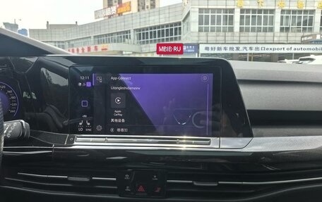 Volkswagen Golf VIII, 2022 год, 1 820 000 рублей, 19 фотография