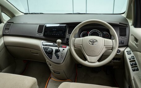 Toyota ISis I, 2012 год, 1 470 000 рублей, 6 фотография