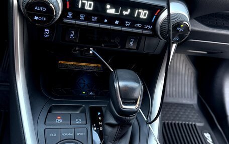 Toyota RAV4, 2021 год, 3 650 000 рублей, 3 фотография