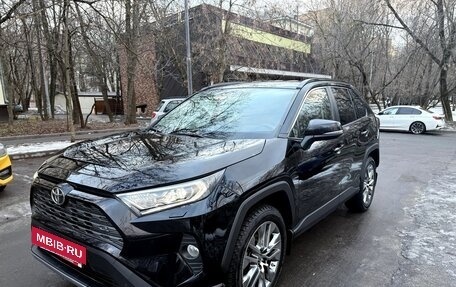 Toyota RAV4, 2021 год, 3 650 000 рублей, 10 фотография