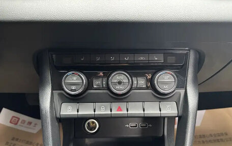 Skoda Karoq I, 2021 год, 1 800 000 рублей, 14 фотография
