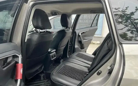 Toyota RAV4, 2024 год, 2 700 000 рублей, 7 фотография