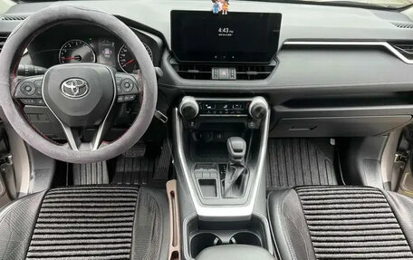 Toyota RAV4, 2024 год, 2 700 000 рублей, 3 фотография