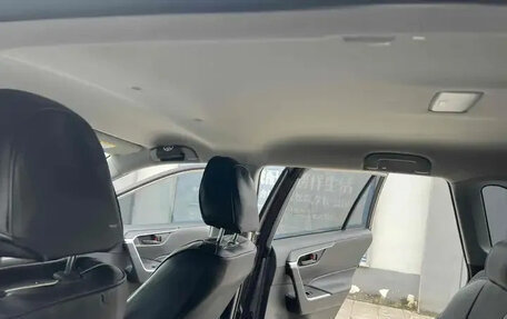 Toyota RAV4, 2024 год, 2 700 000 рублей, 9 фотография
