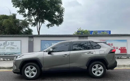 Toyota RAV4, 2024 год, 2 700 000 рублей, 13 фотография