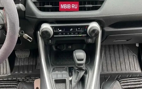Toyota RAV4, 2024 год, 2 700 000 рублей, 8 фотография