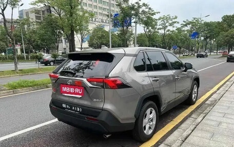 Toyota RAV4, 2024 год, 2 700 000 рублей, 2 фотография
