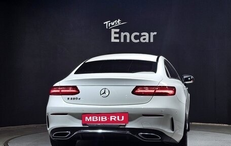 Mercedes-Benz E-Класс, 2018 год, 2 943 000 рублей, 4 фотография
