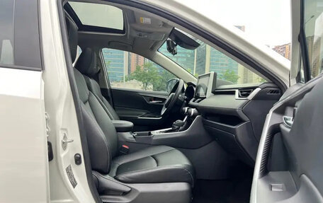 Toyota RAV4, 2022 год, 2 920 000 рублей, 13 фотография