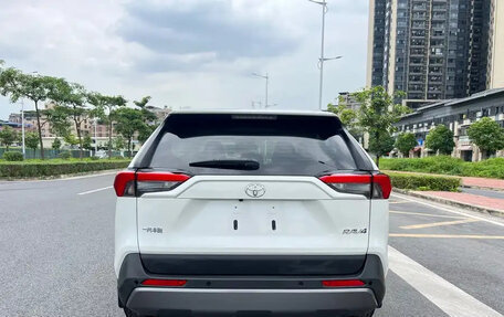 Toyota RAV4, 2022 год, 2 920 000 рублей, 5 фотография