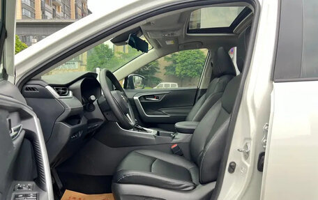 Toyota RAV4, 2022 год, 2 920 000 рублей, 12 фотография