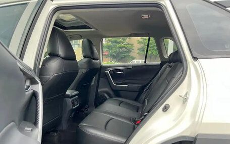 Toyota RAV4, 2022 год, 2 920 000 рублей, 15 фотография