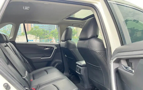 Toyota RAV4, 2022 год, 2 920 000 рублей, 18 фотография