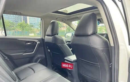 Toyota RAV4, 2022 год, 2 920 000 рублей, 17 фотография