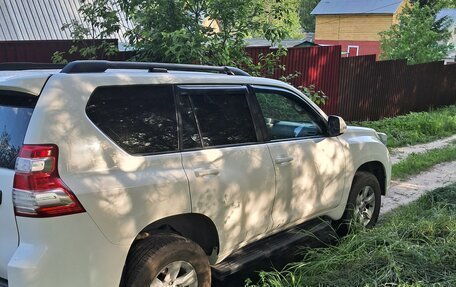 Toyota Land Cruiser Prado 150 рестайлинг 2, 2014 год, 3 050 000 рублей, 6 фотография