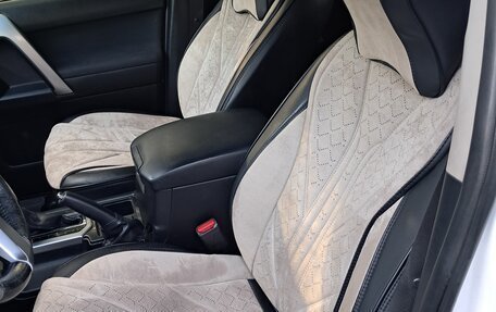 Toyota Land Cruiser Prado 150 рестайлинг 2, 2014 год, 3 050 000 рублей, 8 фотография