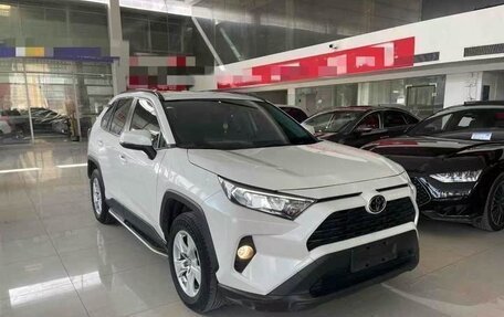 Toyota RAV4, 2021 год, 2 150 000 рублей, 1 фотография