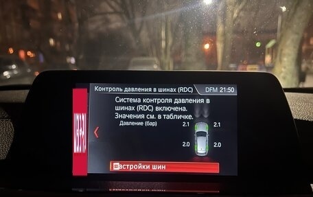 BMW 3 серия, 2018 год, 1 900 000 рублей, 23 фотография