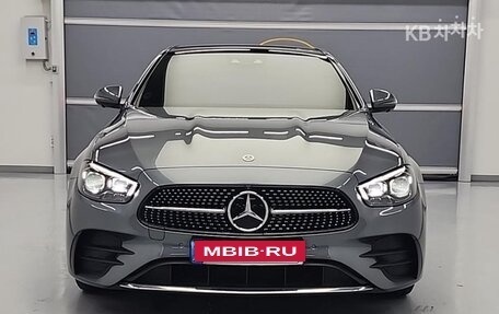 Mercedes-Benz E-Класс, 2022 год, 4 670 000 рублей, 2 фотография